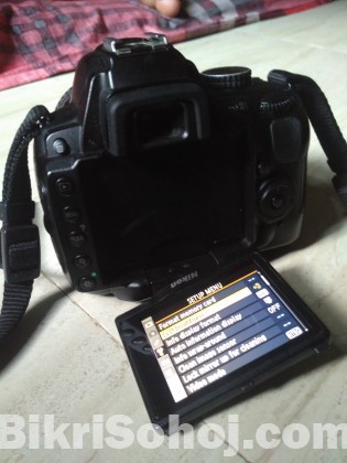 nikon d5000 with 18-55vr lens and beg
